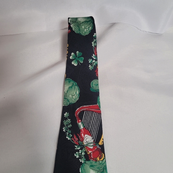 Tabasco Hot Sauce 100% Silk Black St. Patrick's Day Leprechaun Tie - Picture 5 of 9